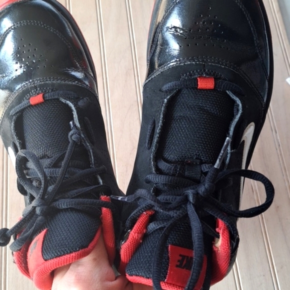 Nike Youth Size 5 Team Hustle High-top Basketball Boy Lace Up Sneakers - Picture 4 of 12